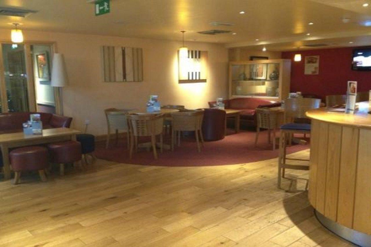 Premier Inn Hemel Hempstead Central Exterior foto